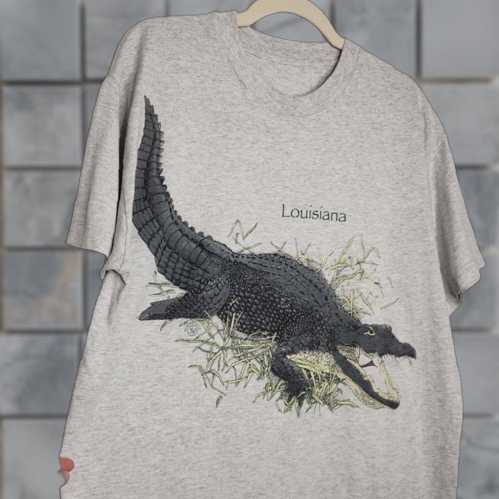 Vintage VINTAGE Louisiana Alligator Bird Legs Graphic Crocodile Single Stitch Nature Shirt Unisex Adults L Gray 90s Decade AOP Size US L / EU 52-54 / 3 - 1 Thumbnail