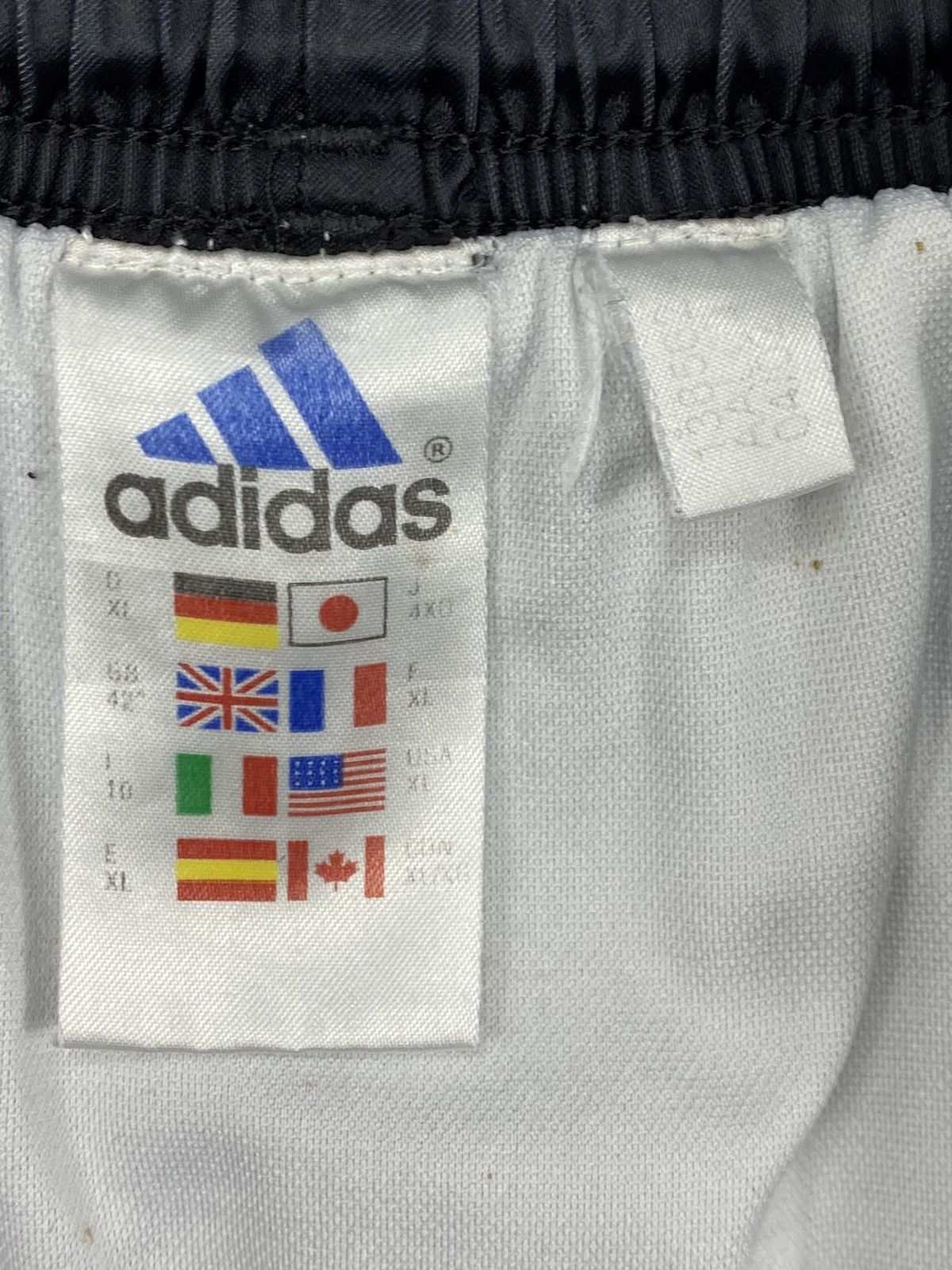 Adidas 🔥LASTDROP🔥 #4 Vintage Adidas Graphite Black Nylon Shorts Size US 34 / EU 50 - 7 Thumbnail