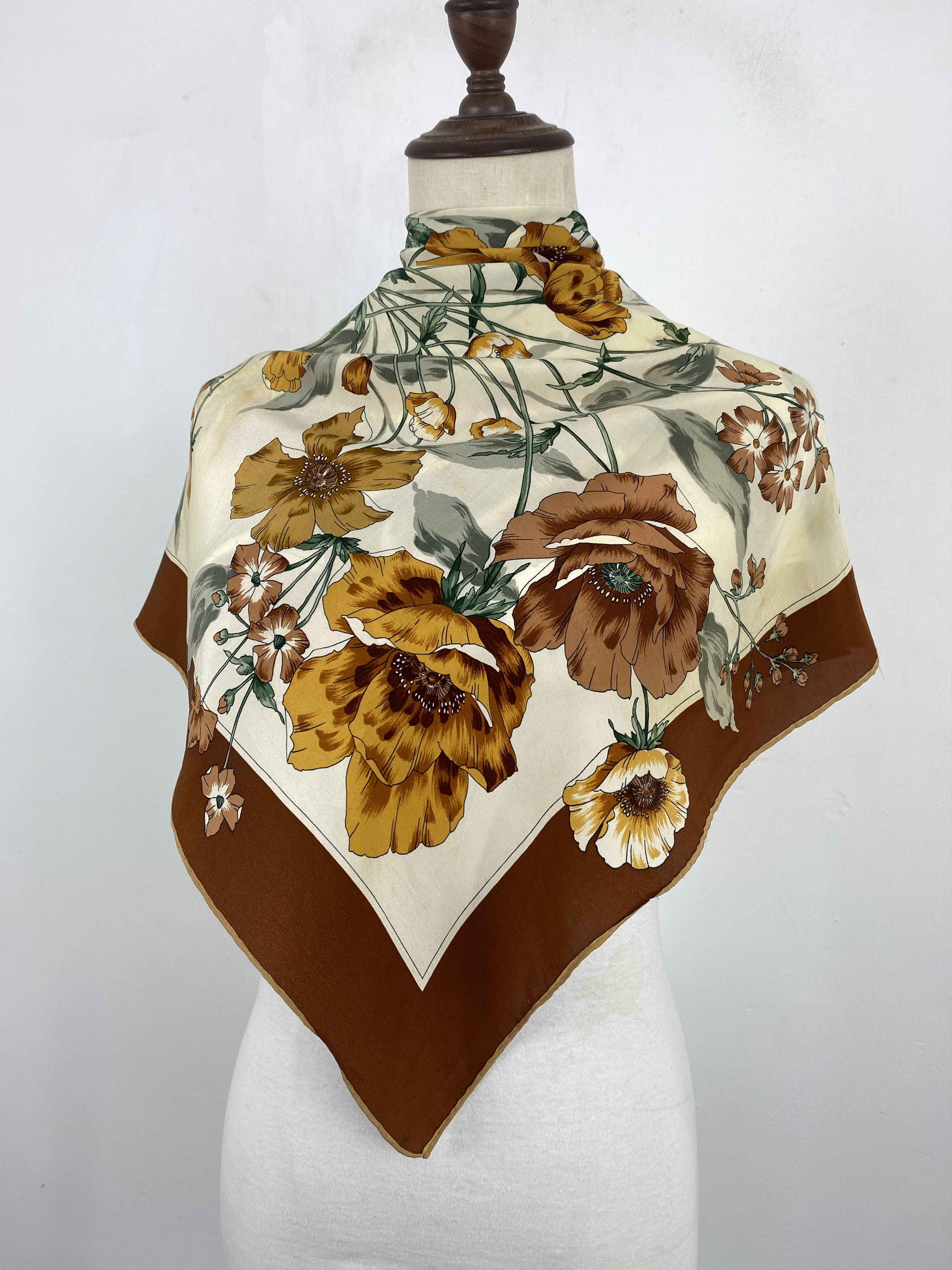 Vintage Flower Design Silk Scarf / Muffler / Silk Shawl SN0073 Size ONE SIZE - 2 Thumbnail