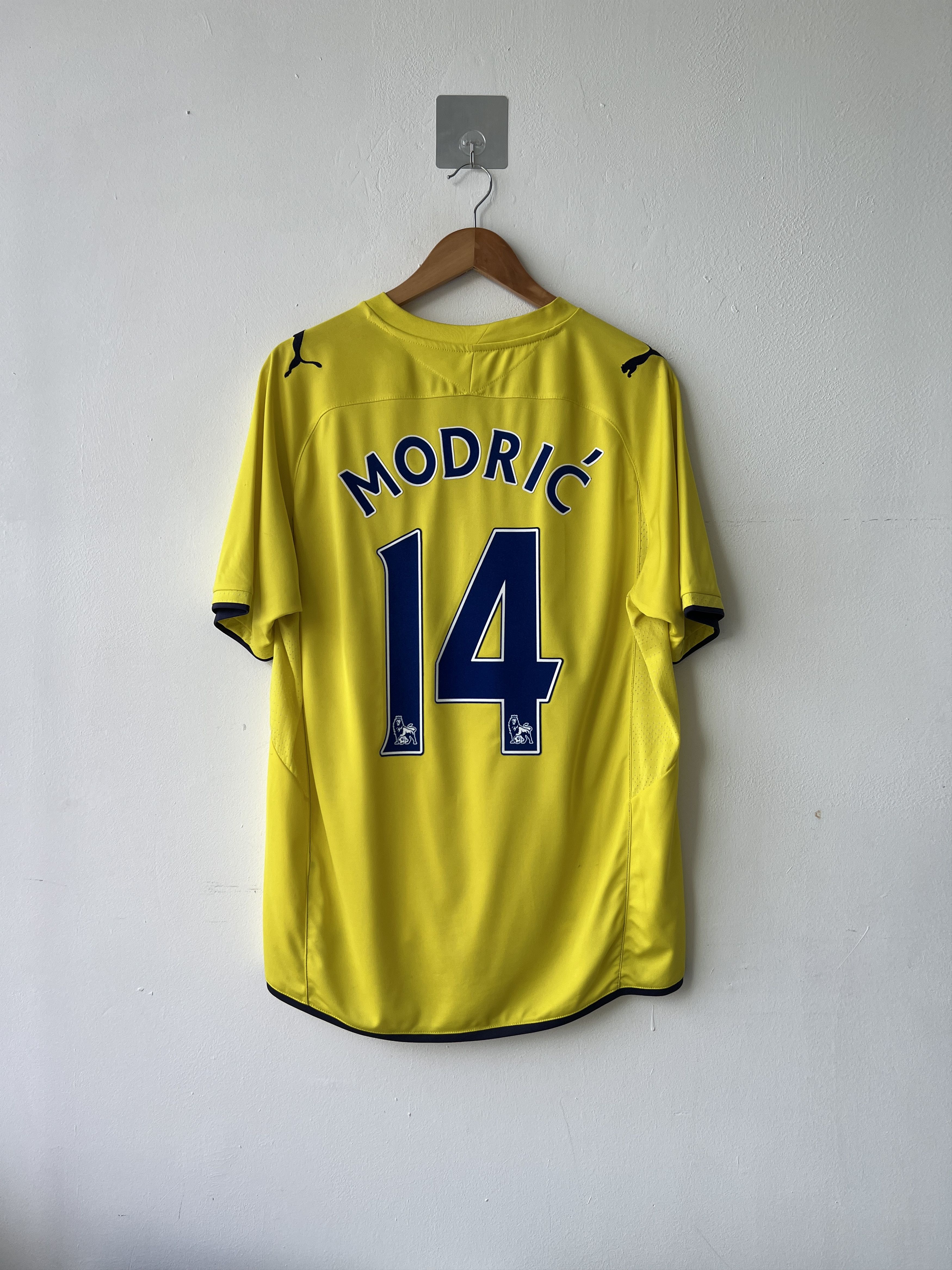Puma (L) Tottenham Spurs 2009-10 Third Kit Modric #14 Size US L / EU 52-54 / 3 - 1 Thumbnail