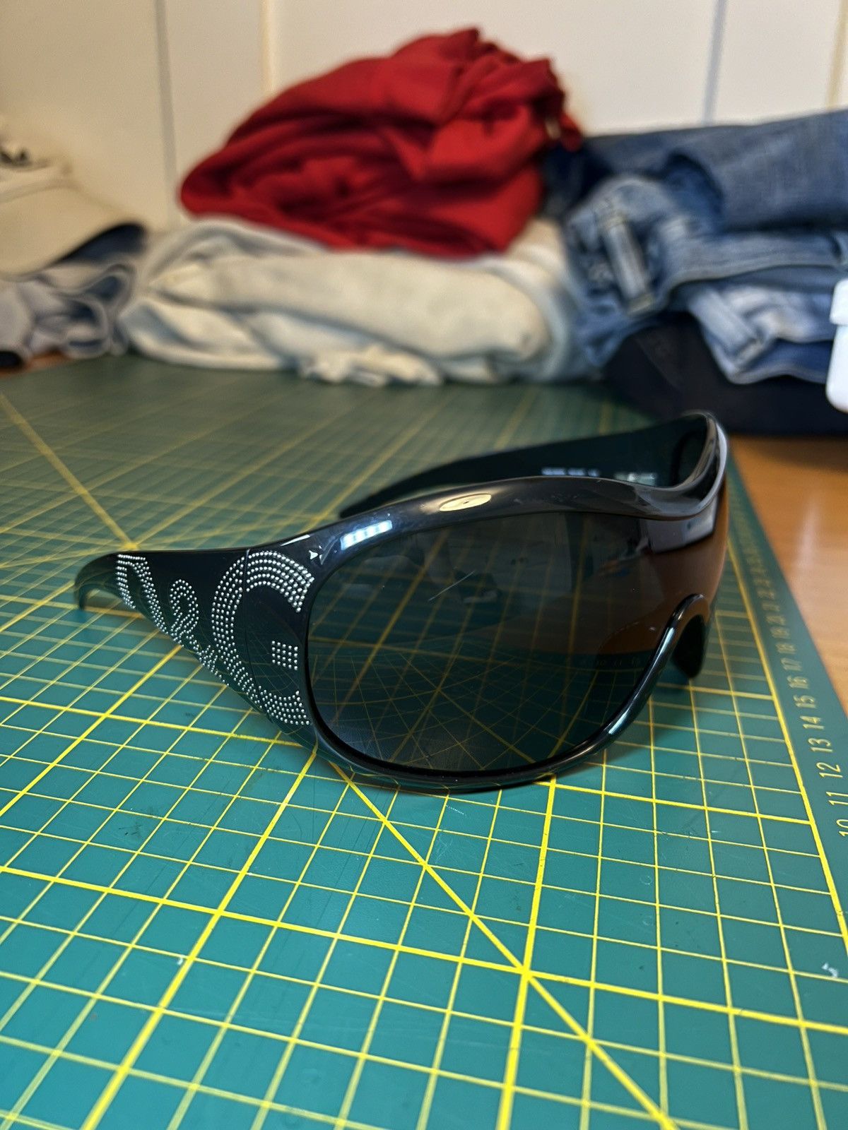 Dolce & Gabbana Vintage Dolce & Gabbana 8008 rhinestone logo ski sunglasses Size ONE SIZE - 2 Thumbnail