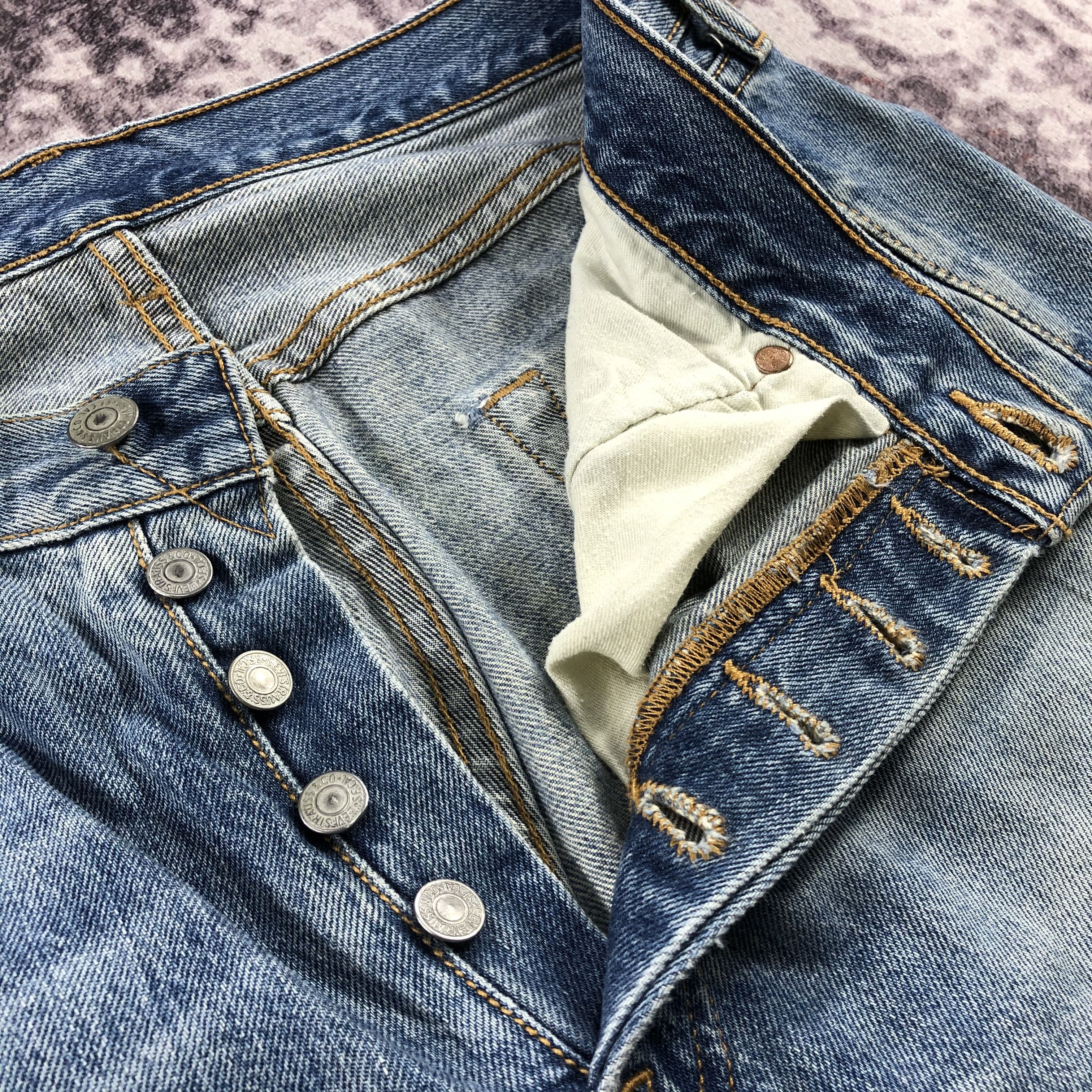 Levi's × Vintage Vintage Light Wash Levis 501 Jeans-JM2720 Size US 33 - 10 Thumbnail