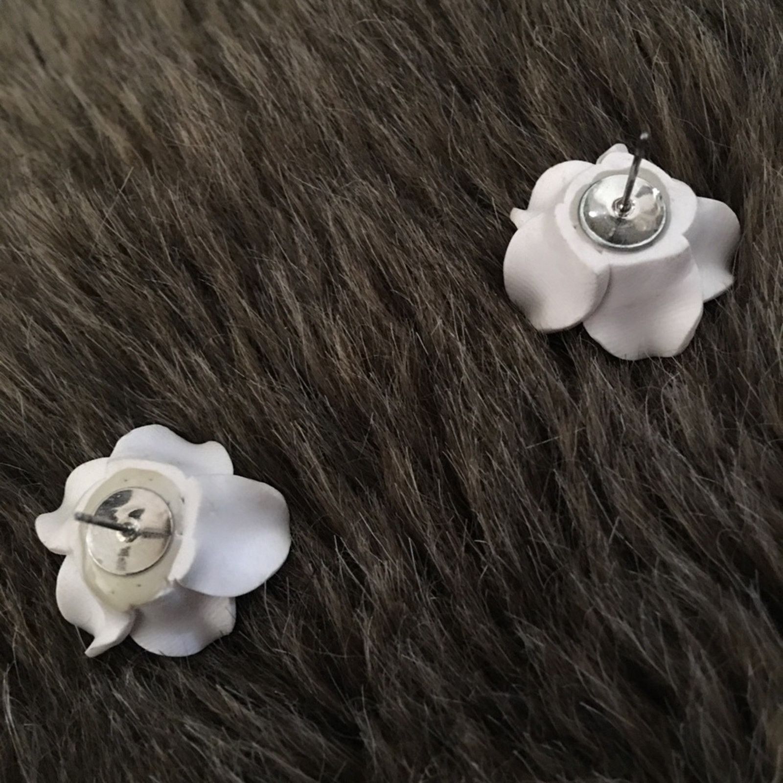 Vintage Vintage rubber white rose pierced earrings Size ONE SIZE - 4 Thumbnail