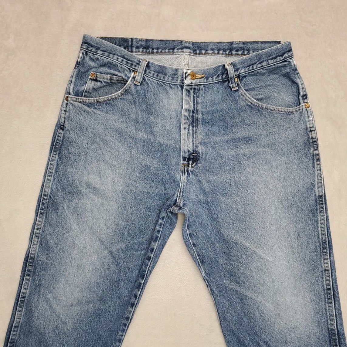 Wrangler VINTAGE Wrangler Jeans Mens 38x30 Denim Premium Quality Regular Fit 100% Cotton Comfort Blue 5-Pocket Design Mens Regular Jeans USA 90s Size US 38 / EU 54 - 3 Thumbnail