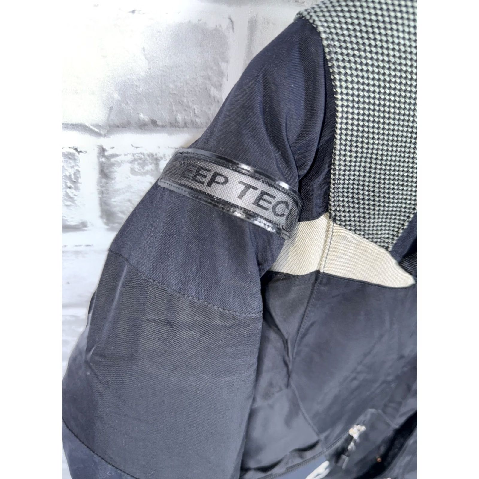 The North Face Item Specifications: Brand: Levi'S Size S / US 4 / IT 40 - 3 Thumbnail