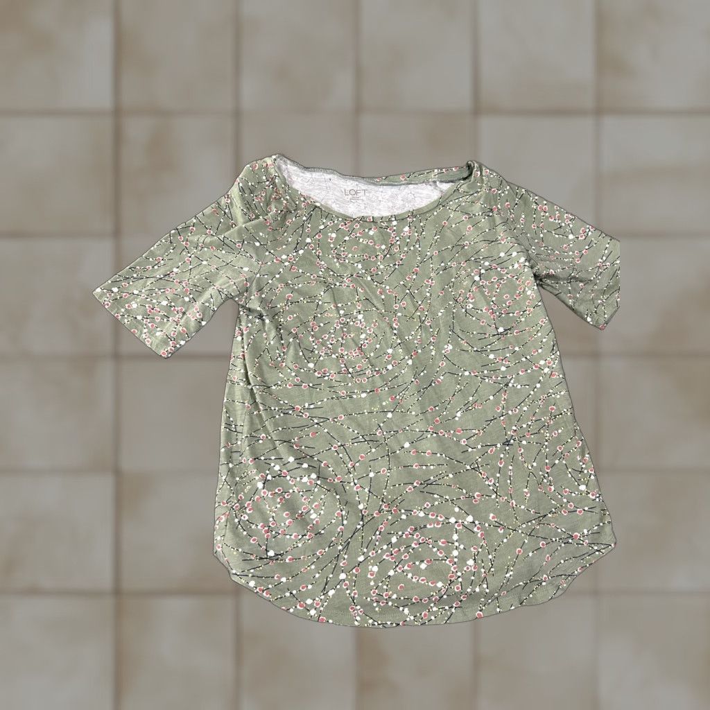 Loft LOFT Short Sleeve Top Womens XS Green Floral Casual Lightweight Blouse 100% Cotton Ruffle Regular Fit Round Neck Size XS / US 0-2 / IT 36-38 - 1 Thumbnail