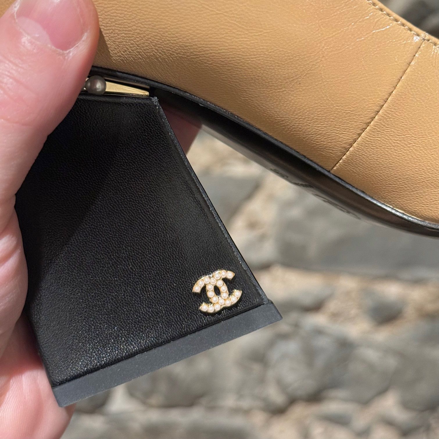 Chanel Chanel 2022 Beige Black Pearl CC Heeled Mary Jane Pumps Size US 6 / IT 36 - 10 Thumbnail