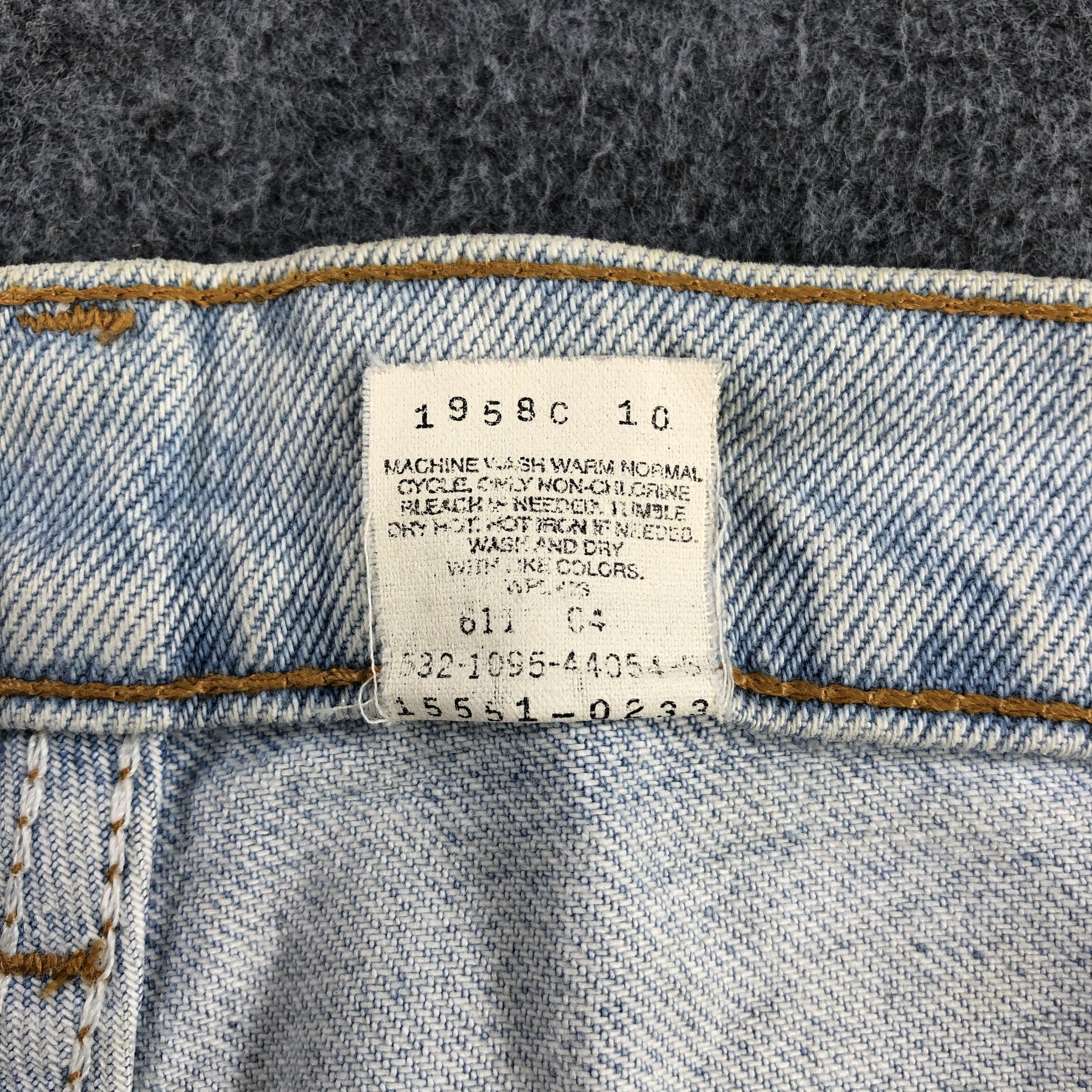 Levi's Vintage 90s Light Wash Levis 551 Jeans-J1581 Size US 33 - 12 Thumbnail