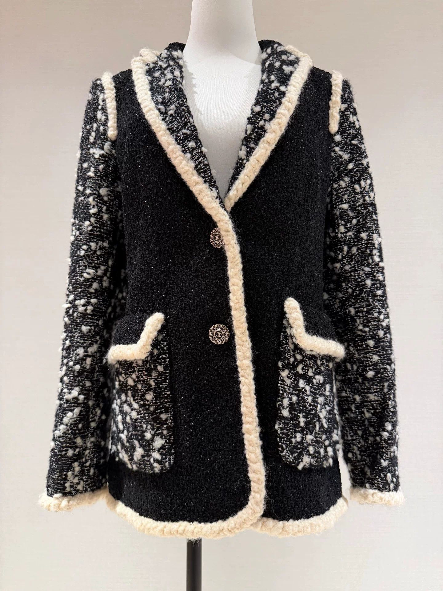 Chanel Chanel 19K Black Tweed Coat Size US S / EU 44-46 / 1 - 1 Thumbnail
