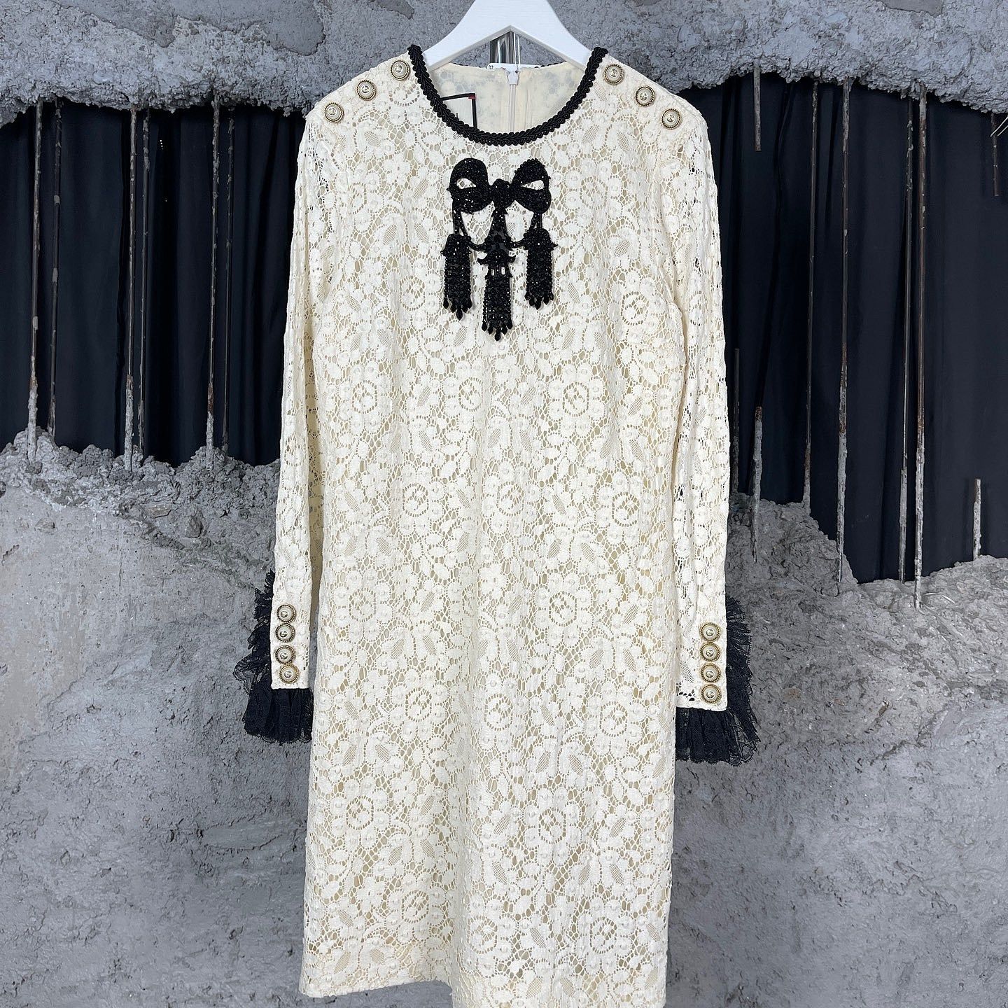 Gucci Gucci Beaded Bow Lace Dress Size 38 Size XS / US 0-2 / IT 36-38 - 1 Thumbnail