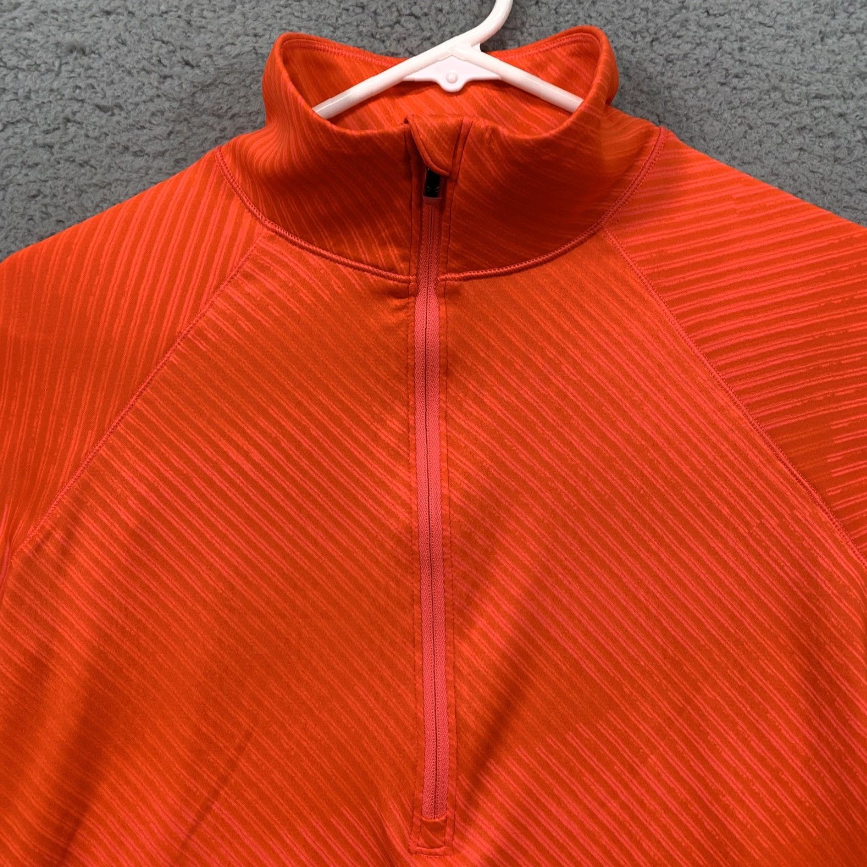 Under Armour Under Armour Athletic Top Women’s M Orange Fitted Zip Pocket/Back Thumb Holes 1/2 Zip Size M / US 6-8 / IT 42-44 - 3 Thumbnail