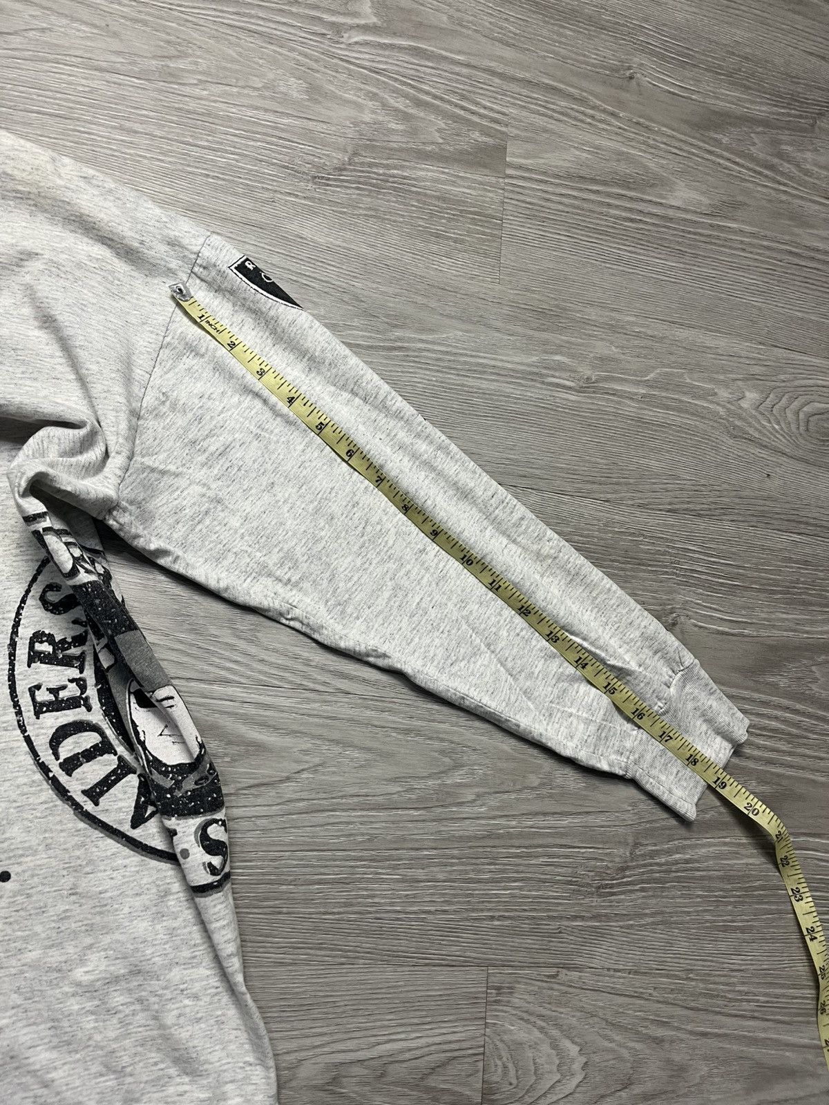 NHL 90s NHL Raiders vintage tee Size US M / EU 48-50 / 2 - 12 Thumbnail