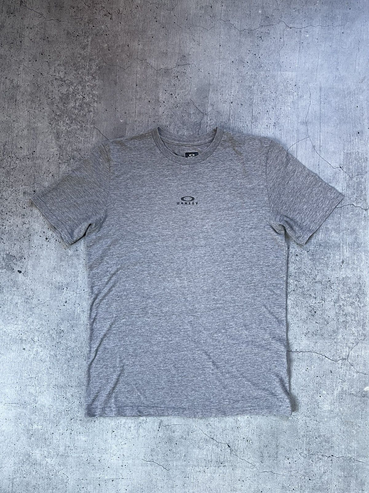 Oakley × Vintage Oakley T-Shirt 2000s Small Logo Japan Outdoor Men’s Size US M / EU 48-50 / 2 - 1 Thumbnail