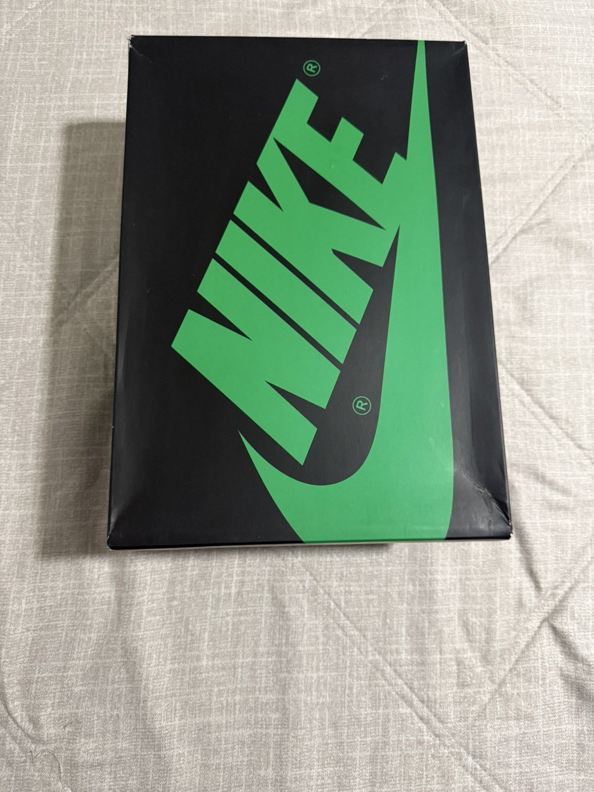 Nike Jordan 1 High Lucky Green Size US 9 / EU 42 - 6 Thumbnail