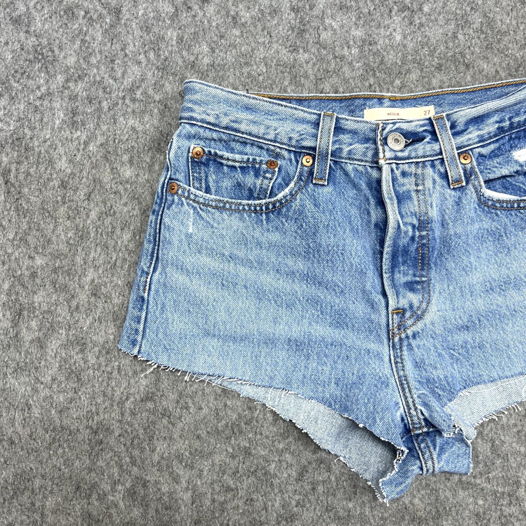 Levi's Levi's Wedgie Shorts Womens 27 Blue Distressed Cut-Off High Rise Button Fly Denim 5-Pocket Womens Jeans Shorts Blue Distressed 27 Mens? Women Size 27" / US 4 / IT 40 - 6 Thumbnail