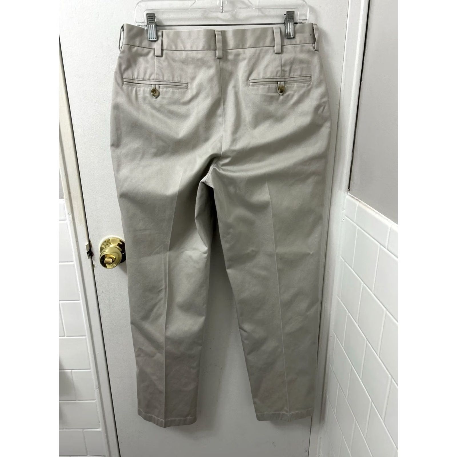 Jos. A. Bank Jos A Bank Travelers Collection Mens Chino Pants Beige Khaki 32x30 Slim Fit Size US 32 / EU 48 - 6 Thumbnail