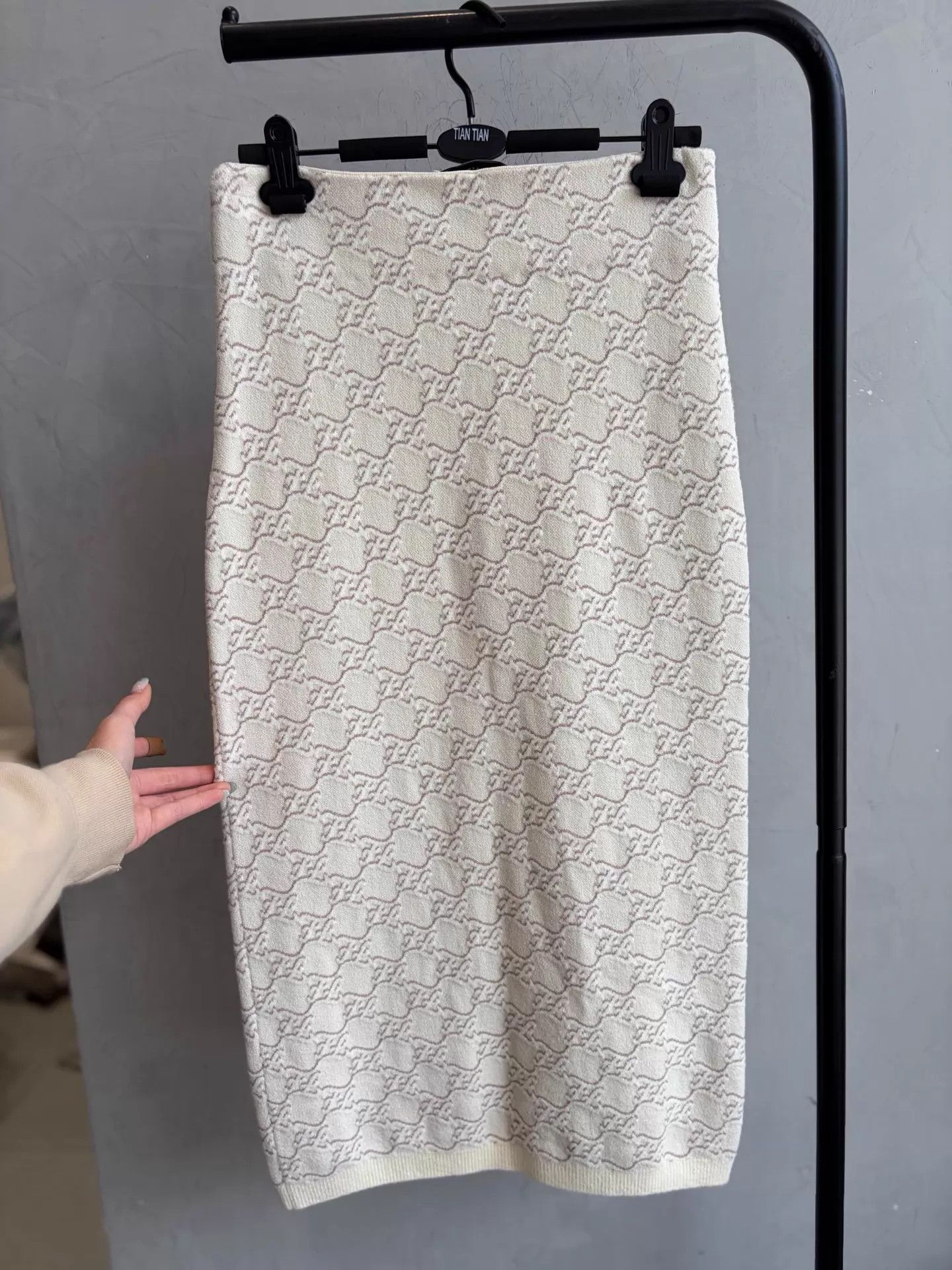 Fendi Fendi FF Monogram Bodycon Skirt NWT Size 40 Size 27" / US 4 / IT 40 - 4 Thumbnail