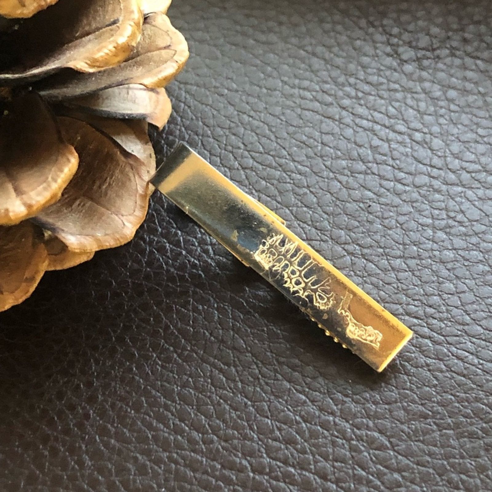 Vintage Vintage 1950s gold engraved animal petroglyph tie bar clip Size ONE SIZE - 1 Thumbnail