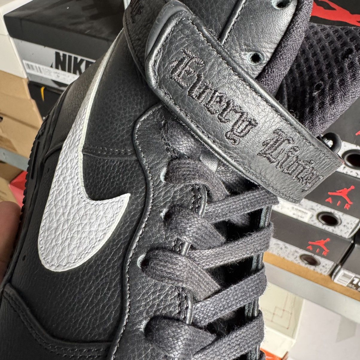 Nike × Vlone Air force Vlone 1/100 friends & family London Size US 10.5 / EU 43-44 - 8 Thumbnail