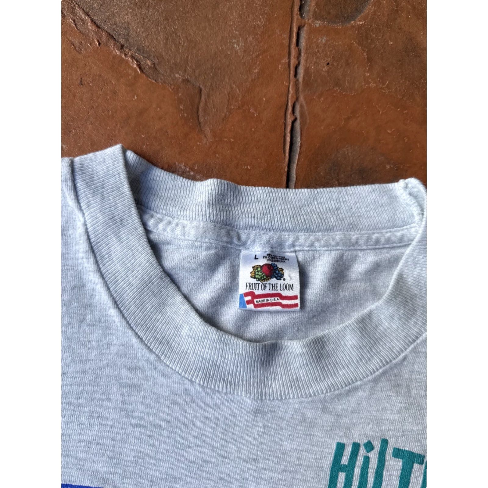 Fruit Of The Loom VINTAGE Hilton Head Tourist Souvenir T-Shirt Large USA Logo 90s Mens Cotton Blend Gray Short Sleeve Crew Neck Size US L / EU 52-54 / 3 - 2 Thumbnail