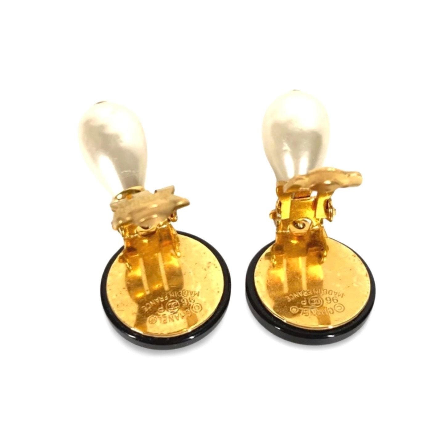 Chanel Vintage CHANEL teardrop white faux pearl earrings with cc Size ONE SIZE - 8 Thumbnail