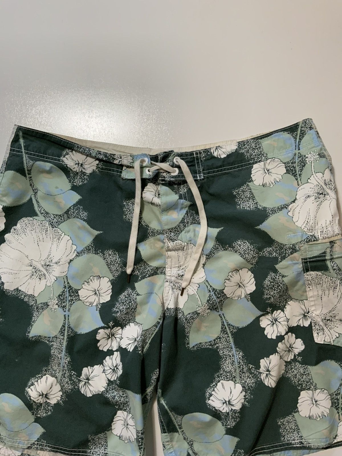 Ever Ever Handcrafted USA Hawaiian Hibiscus Flower Board Shorts Size US 38 / EU 54 - 6 Thumbnail
