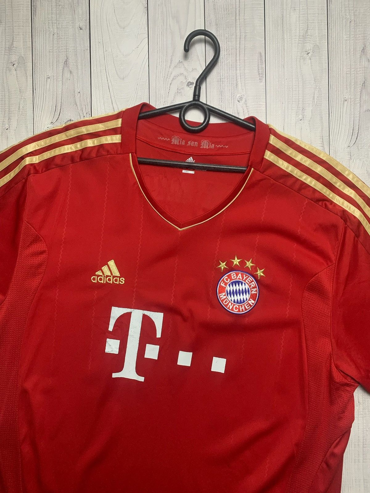 Vintage Vintage adidas Bauer Munich soccer jersey gold line size XXL Size US XXL / EU 58 / 5 - 2 Thumbnail