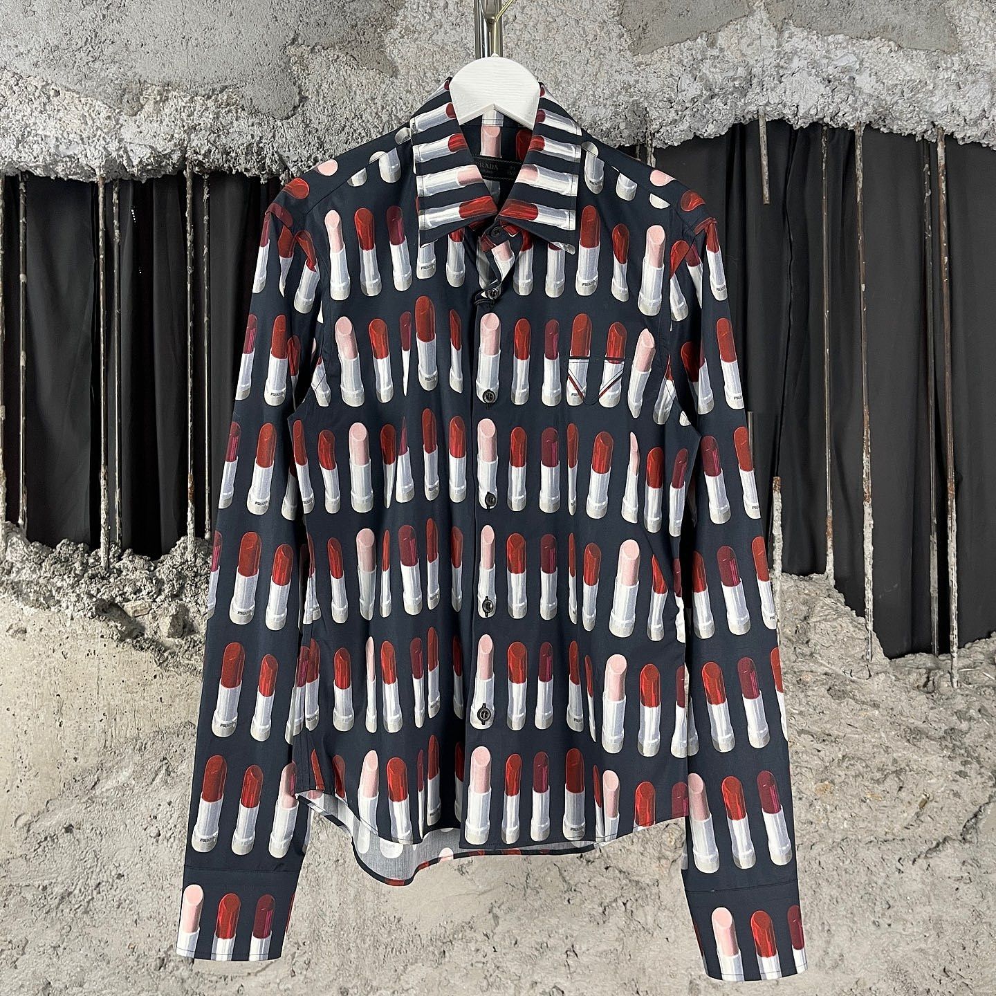 Prada Prada Lipstick Print Button Up Shirt M Size US M / EU 48-50 / 2 - 1 Thumbnail