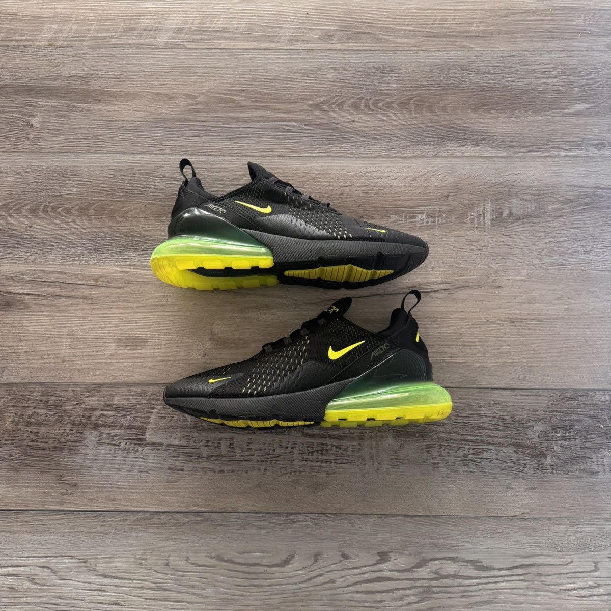 NIKE • Air Max 270 