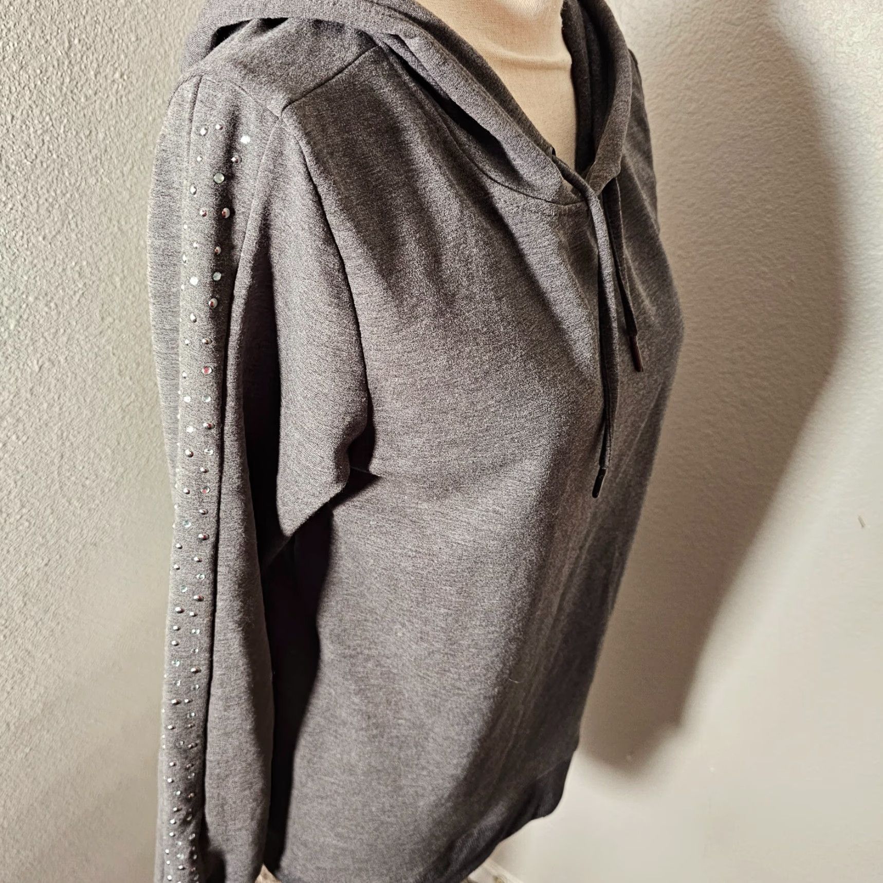Vintage The Sweatshirt Project Hoodie Women’s Gray Jeweled Sleeves Size S Fleece V Neck Size S / US 4 / IT 40 - 5 Thumbnail