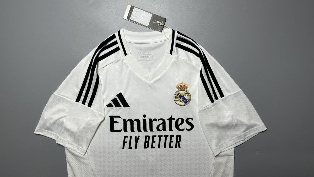 Adidas REAL MADRID ADIDAS 2024/2025 SOCCER HOME JERSEY #8 VALVERDE Size US M / EU 48-50 / 2 - 3 Thumbnail