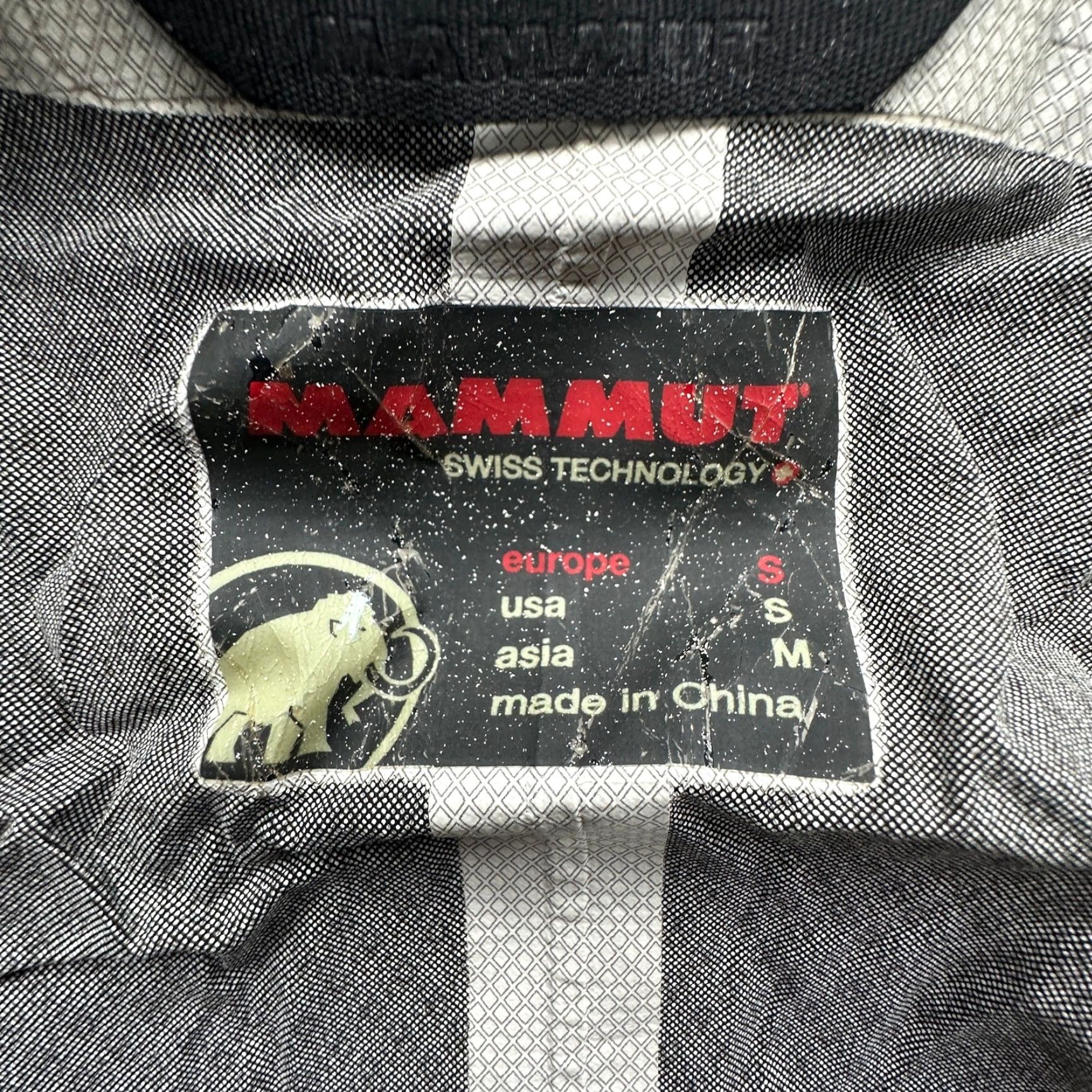 Mammut VINTAGE Mammut Windbreaker Jacket Mens Small Zip Hooded Lightweight Black Red Dry Tech Premium Casual Outdoor Size US S / EU 44-46 / 1 - 2 Thumbnail