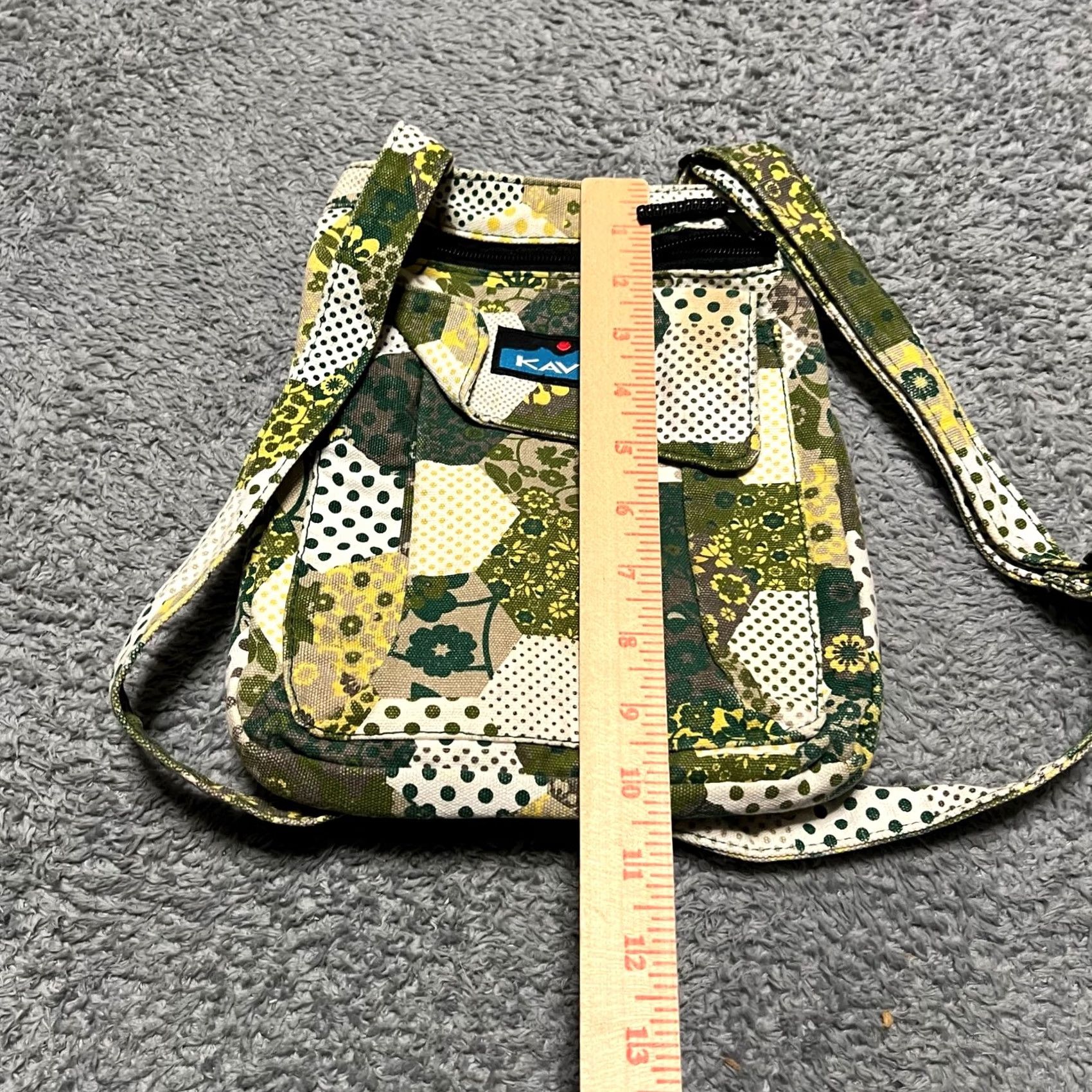 KAVU Kavu Mini Keeper Crossbody Bag Carolina Quilt Green White Patchwork Purse Womens Crossbody Bag Green Quilt Patchwork Kavu Mini Keeper Size ONE SIZE - 6 Thumbnail