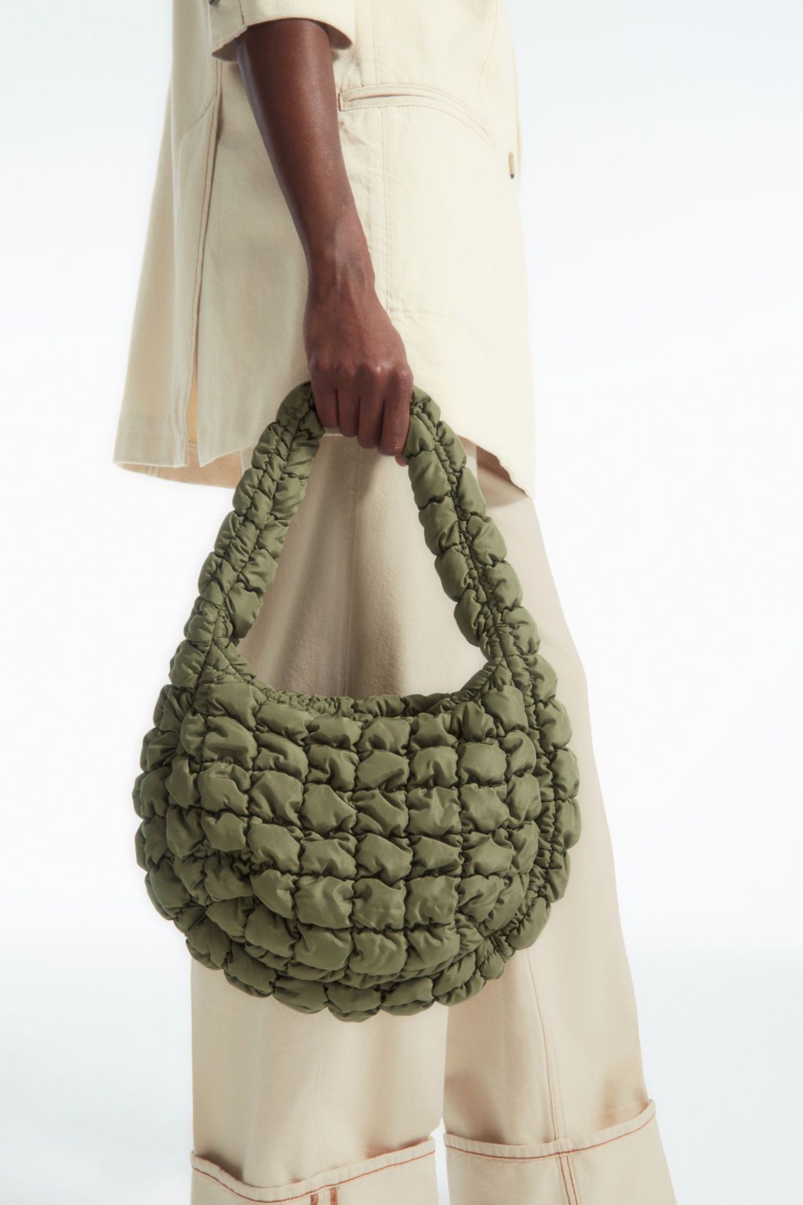 Cos Cos Black quilted cloud mini shoulder bag Size ONE SIZE - 2 Thumbnail