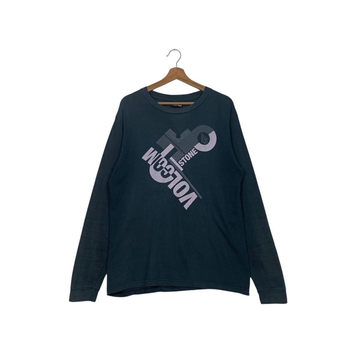 Volcom 90’s Trashed VOLCOM Big Logo Long Sleeve Tees #2603-C117 Size US M / EU 48-50 / 2 - 1 Thumbnail