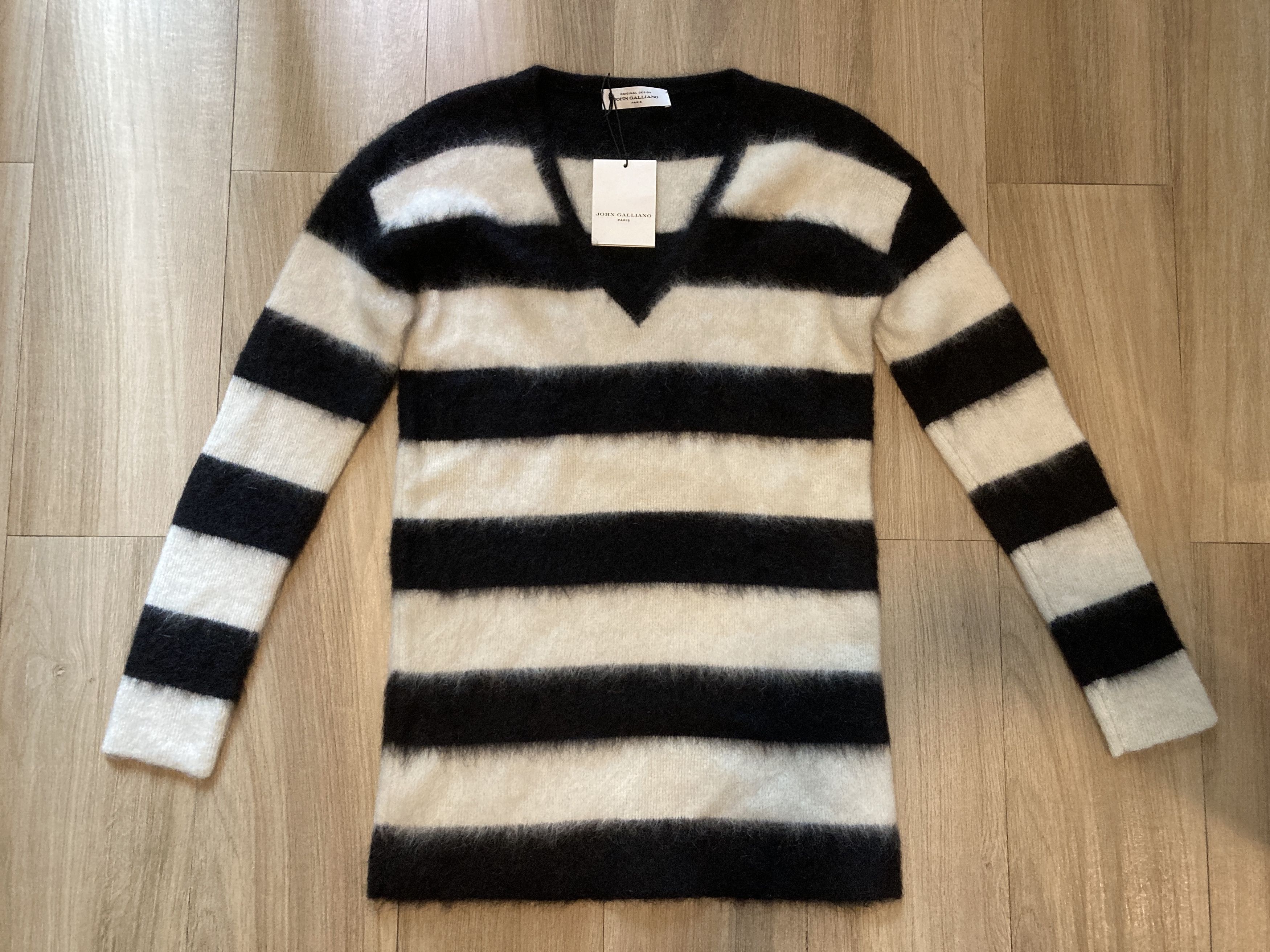 John Galliano John Galliano Stripes Knitted V Neck Sweater Size US M / EU 48-50 / 2 - 5 Thumbnail