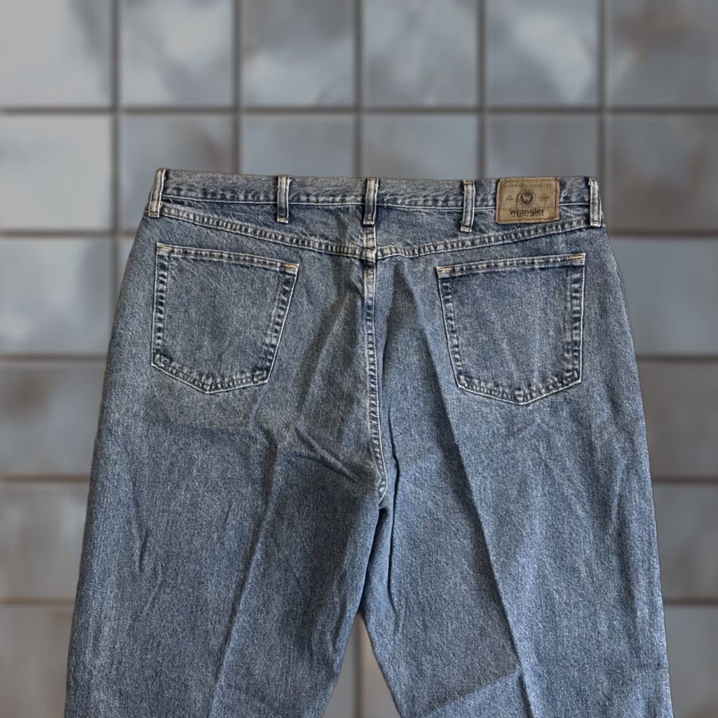 Wrangler VINTAGE Wrangler Jeans Men 44x30 Denim Workwear Casual Straight Blue Retro 00’s Mens Jeans Regular Size 44 Inseam 30 in Size US 44 / EU 60 - 1 Thumbnail