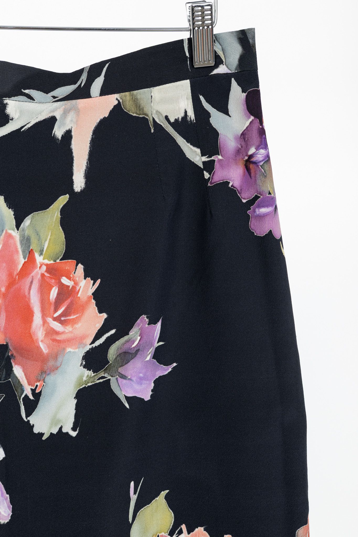 Dolce & Gabbana Dolce & Gabbana Black Floral Silk Pencil Skirt Size 30" / US 8 / IT 44 - 4 Thumbnail