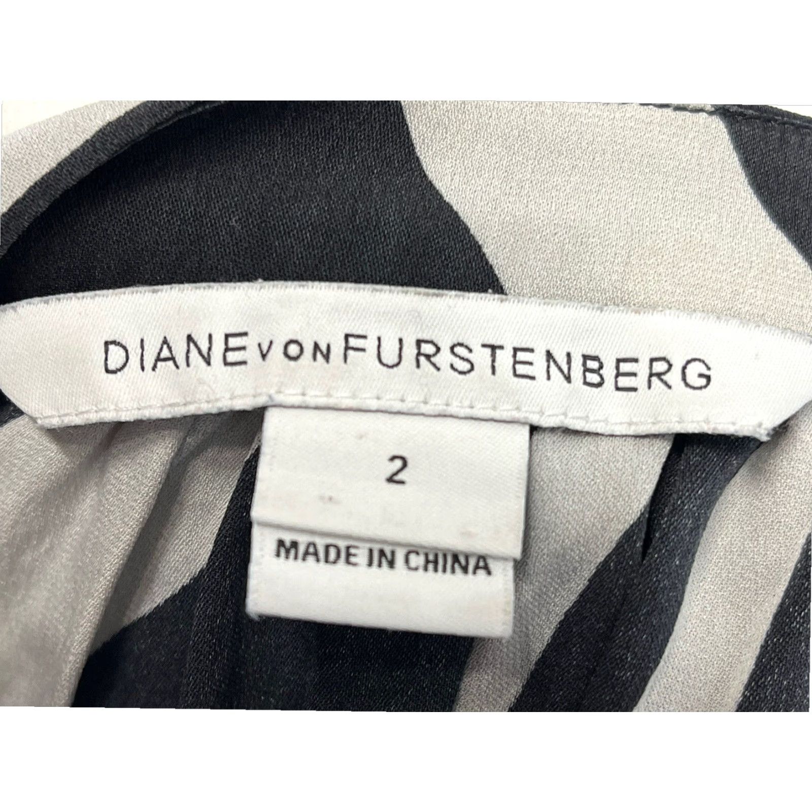 Diane von Furstenberg VINTAGE Diane von Furstenberg Animal Print Zebra Silk Blend Shirt Dress Womens Size 2 Black & Grey Size XS / US 0-2 / IT 36-38 - 5 Thumbnail