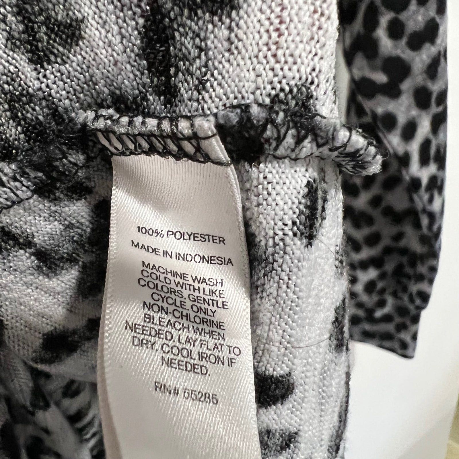 Express Express Black Leopard Pullover Sweater Top Size Small Size S / US 4 / IT 40 - 5 Thumbnail