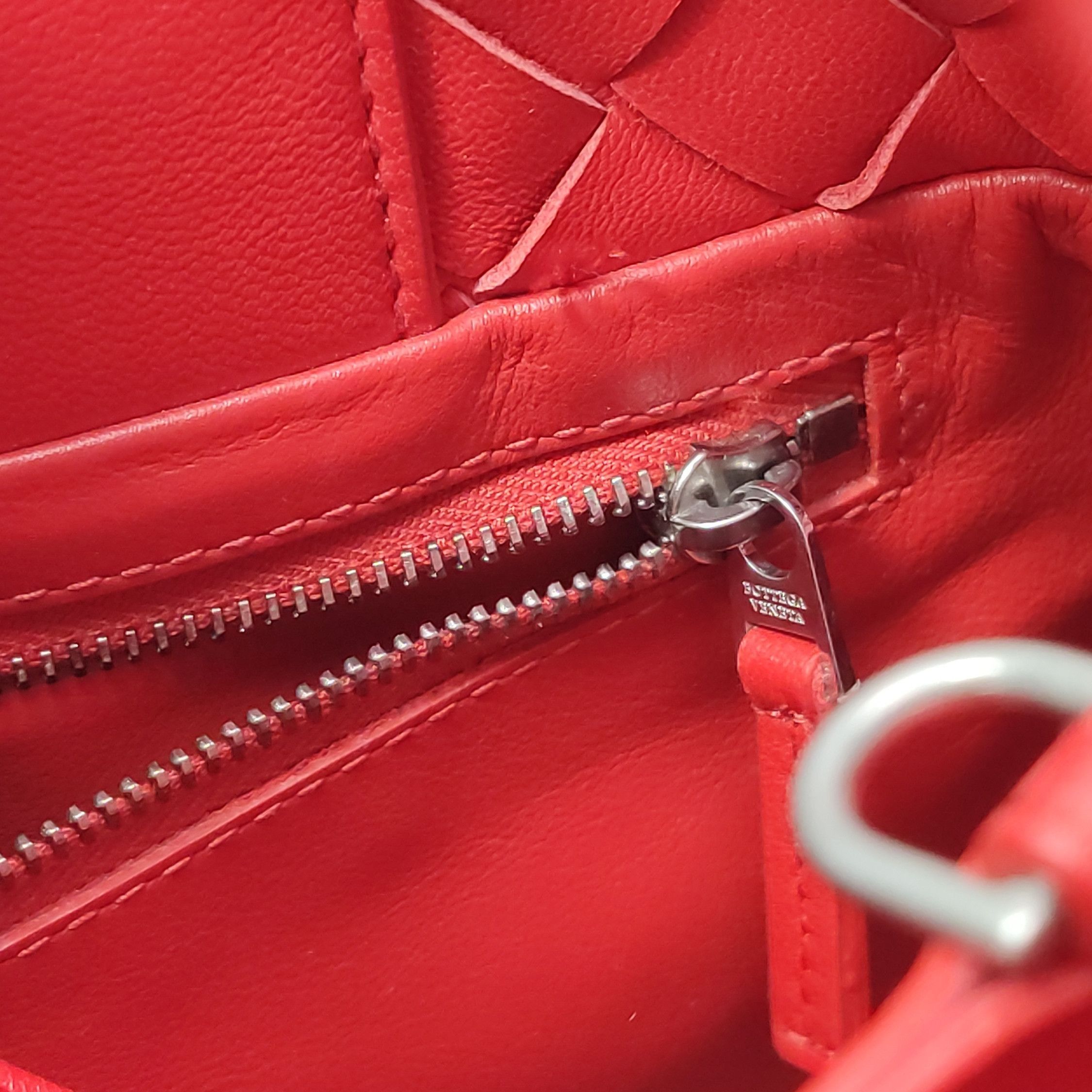 Bottega Veneta Bottega Veneta Red Intrecciato Shoulder Bag. Size ONE SIZE - 2 Thumbnail