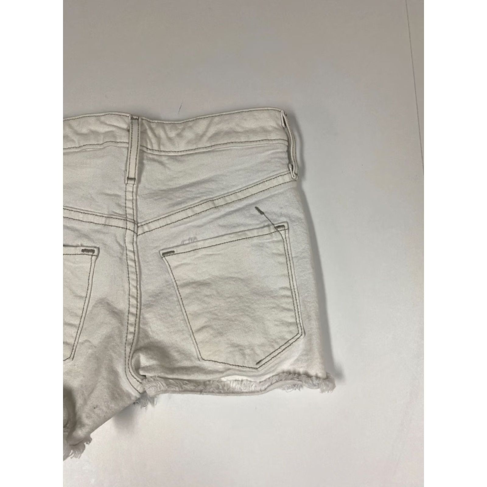 Mossimo Mossimo Womens Shorts 00 High Rise White Denim Cotton Blend Flat Front Zip Plaid Comfort Stretch Casual Regular Mid Rise Size 42" / US 20 - 7 Thumbnail