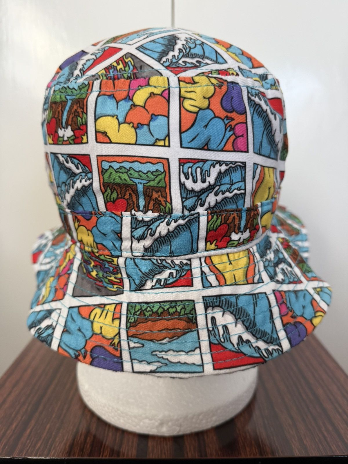 Aaron Kai AARON KAI FOR OFFICIAL BUCKET HAT ALL OVER POP ART ASS BOOBS Size ONE SIZE - 6 Thumbnail