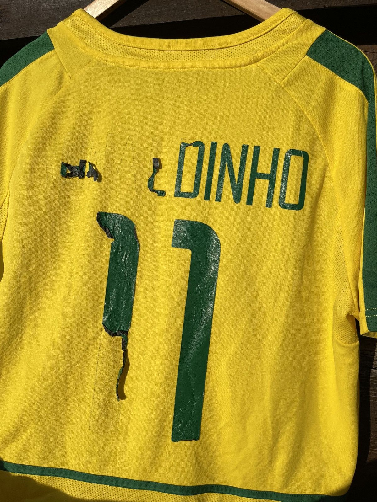 Nike 2002 Nike Brazil #11 Ronaldinho soccer jersey vintage Size US L / EU 52-54 / 3 - 16 Thumbnail