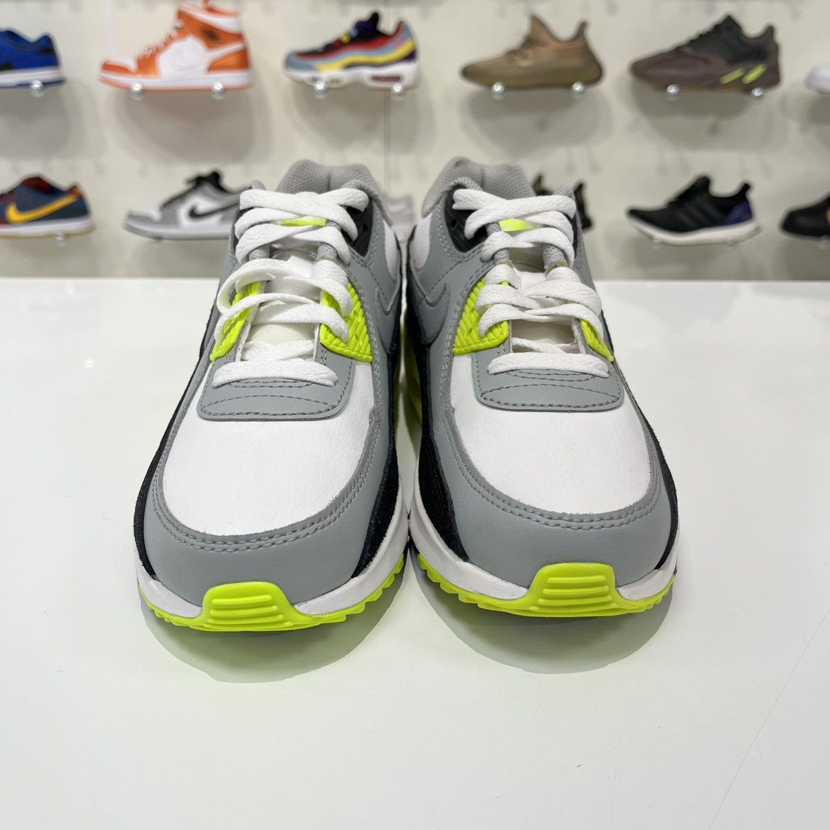 Nike Nike Air Max 90 OG Volt (GS) Size US 5 / EU 37 - 8 Thumbnail