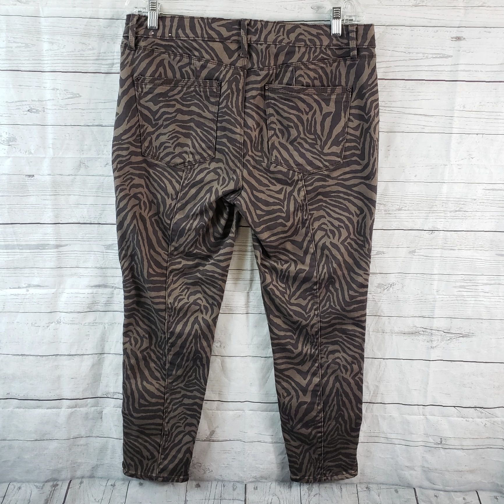 White House Black Market White House Black Market Jeans Womens Skinny Crop Sz 12 Brown Animal Print Size 34" / US 12 / IT 48 - 3 Thumbnail