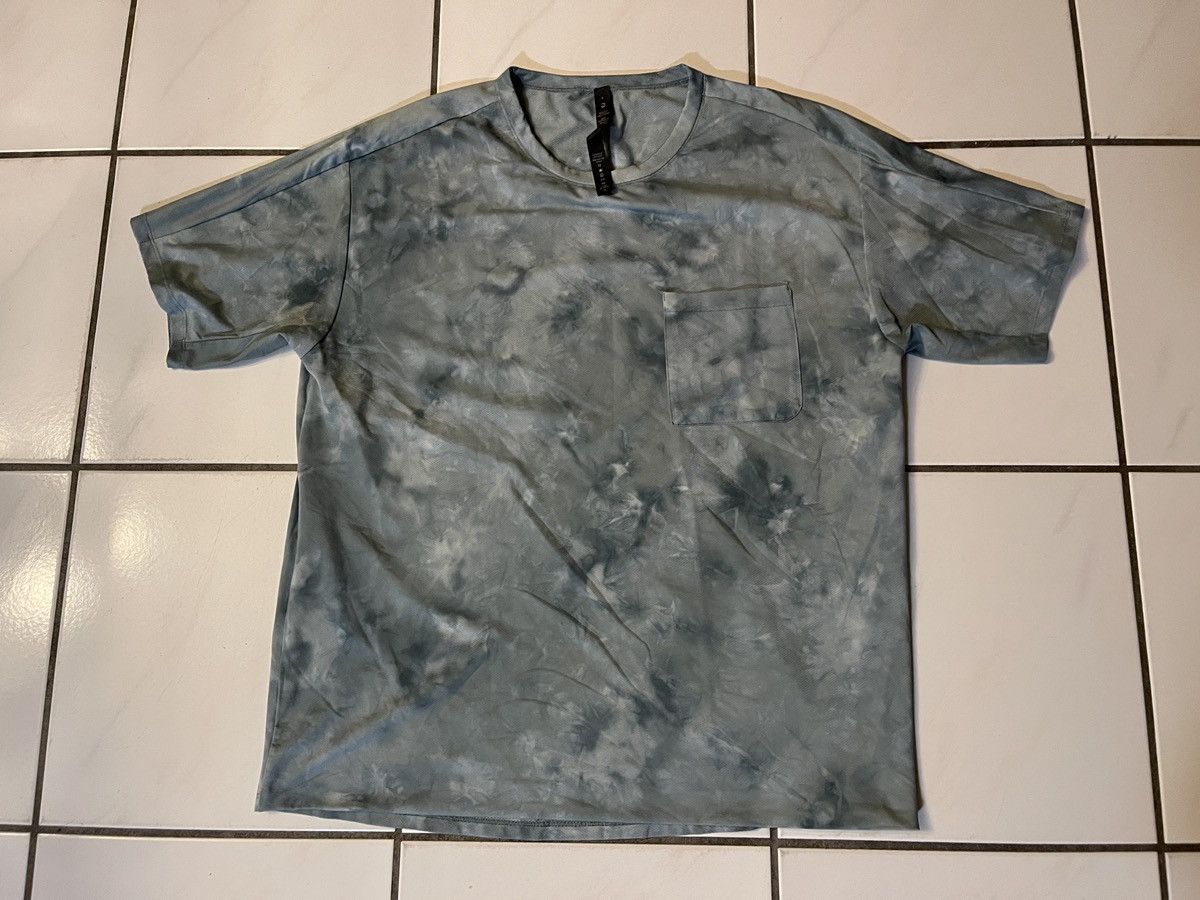 Lululemon Lululemon Shirt Mens Large Blue Tie Dye Active Wicking Size US L / EU 52-54 / 3 - 1 Thumbnail