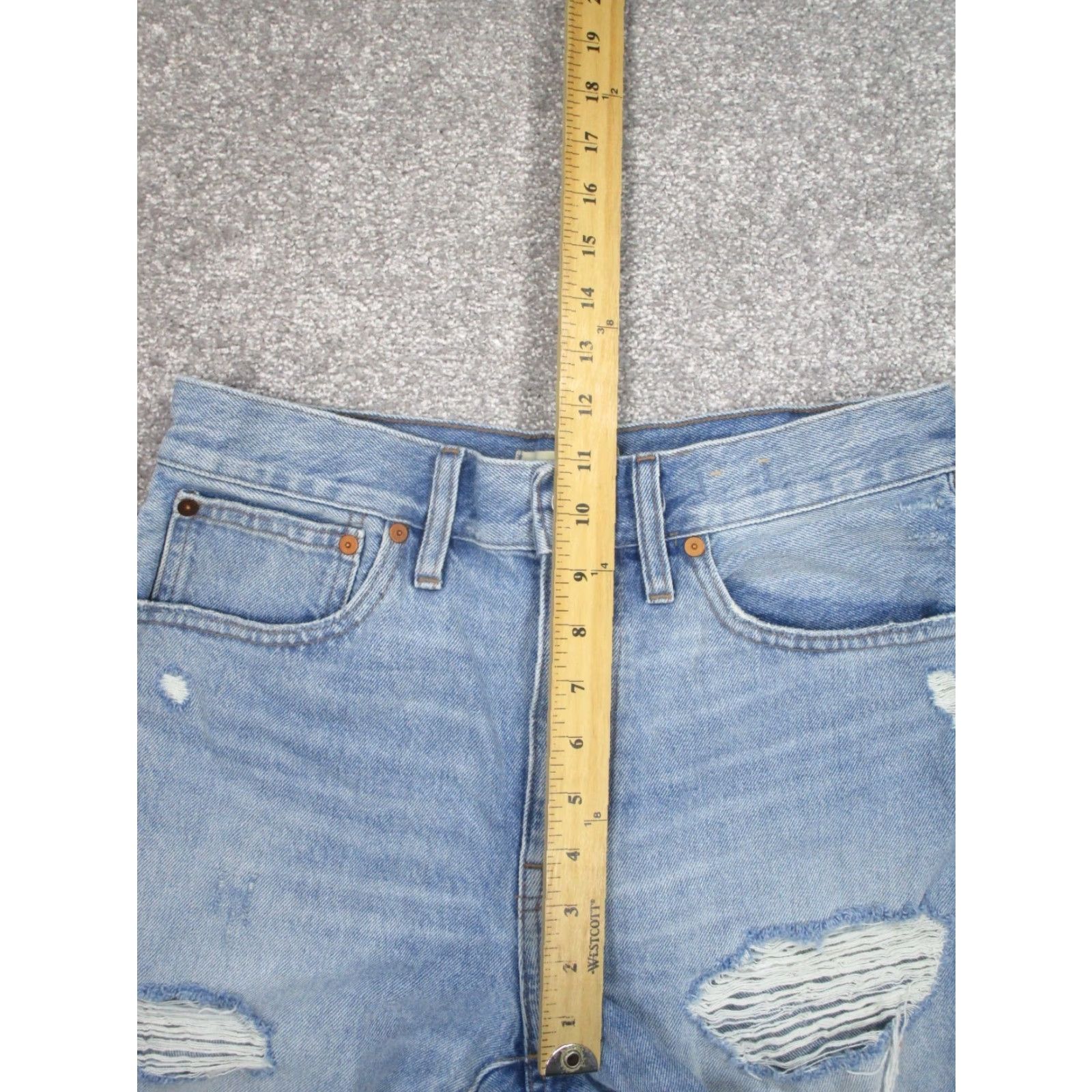 Madewell Madewell Shorts Womens 27 Relaxed Mid Length Light Wash Denim Distressed Shirt? Size 27" / US 4 / IT 40 - 4 Thumbnail