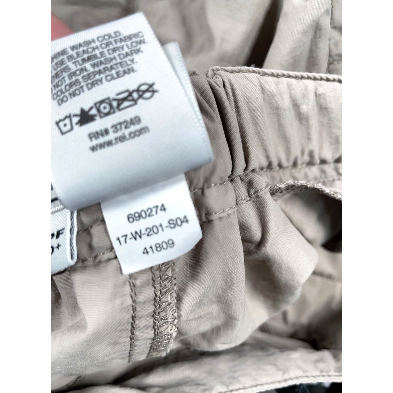Vintage REI Co-Op Cargo Pants Women's 10 Beige Sahara Convertible Lightweight UPF 30+ Pants Women 10 Beige Sahara Convertible Lightweight UPF 30+ Size 32" / US 10 / IT 46 - 5 Thumbnail