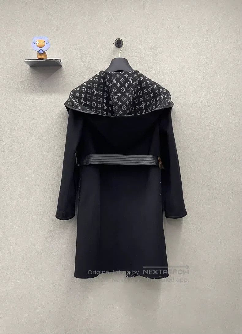 Louis Vuitton Louis Vuitton Logo printed black woolen coat Size XXS / US 00 / IT 34 - 2 Thumbnail